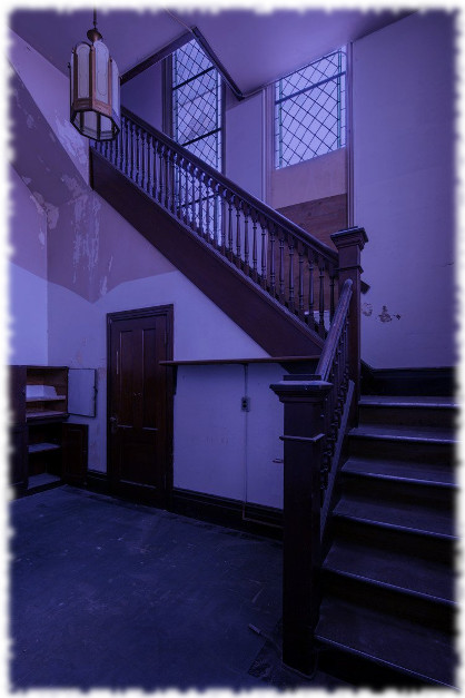 SoSc7 - basement door + stairs up.jpg