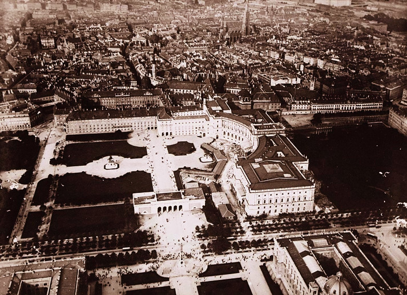 Photograph of Heldenplatz in Vienna taken from a hot-air balloon, c. 1900.jpg