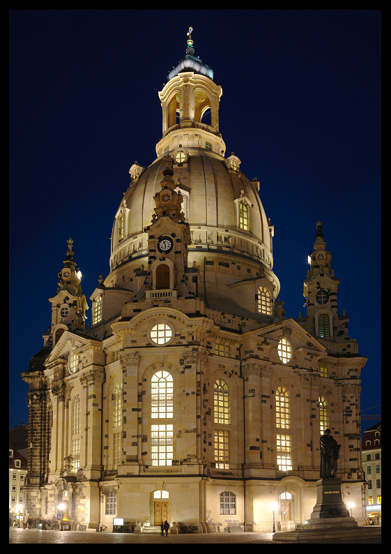 Dresden-Frauenkirche-night.png