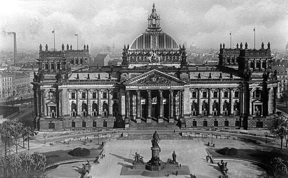 Reichstag 1930s.jpg