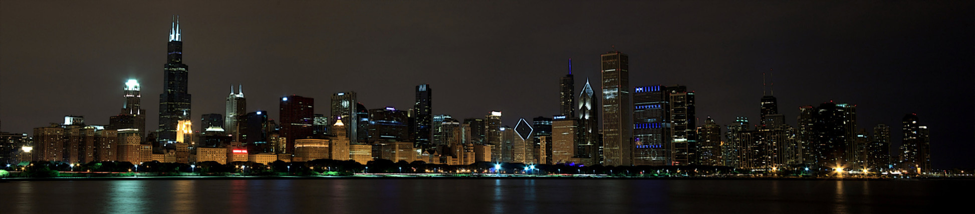 Chicago skyline night.jpg