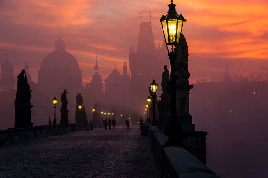 Pragues Charles Bridge twilight.jpg
