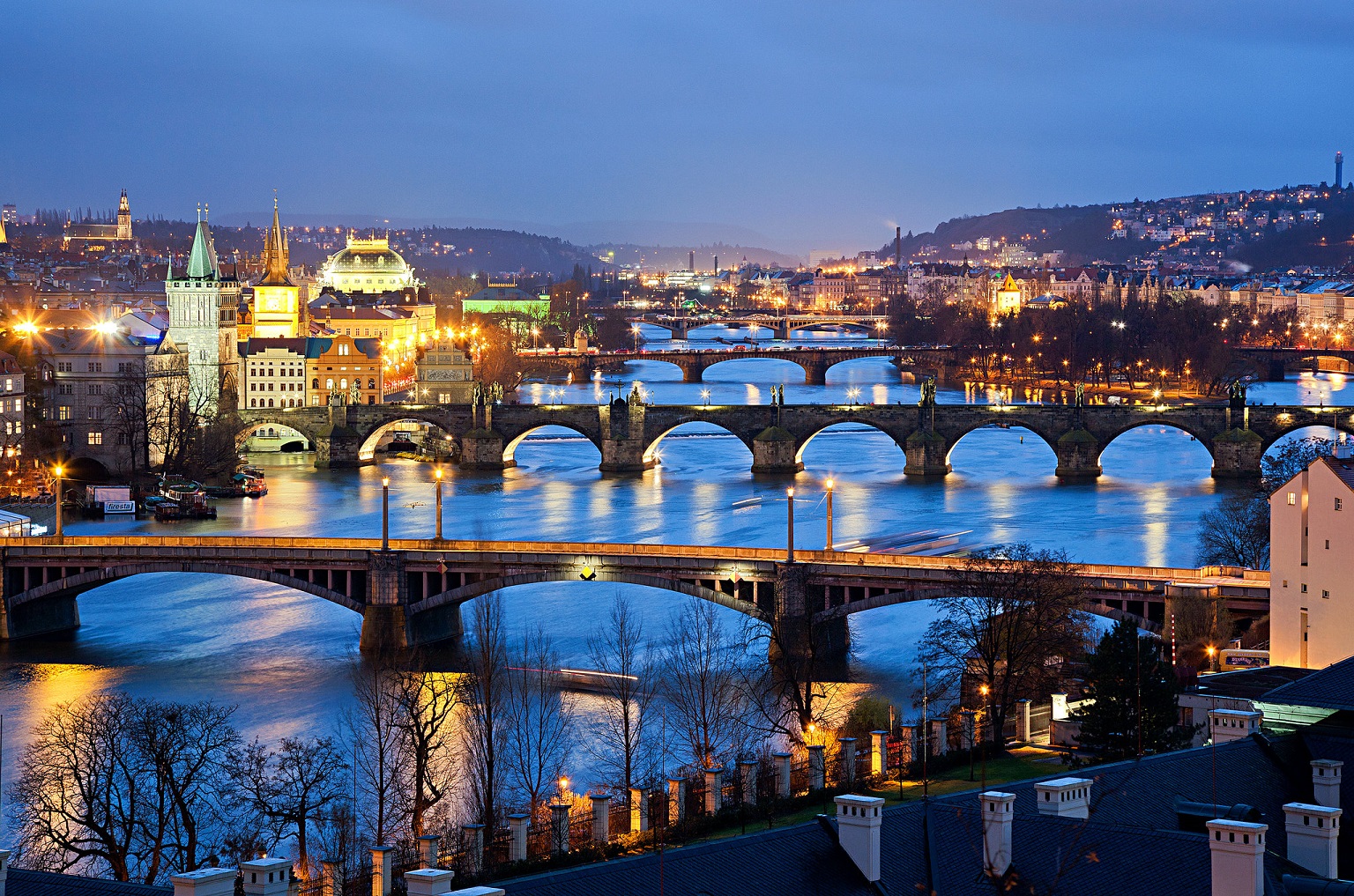 Prague twilight panorama.jpg