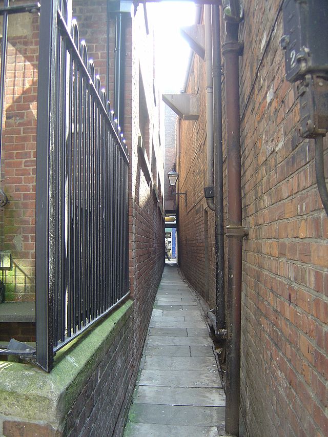 York Popes Head Alley.jpg