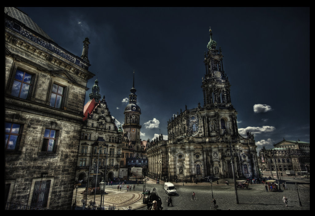 Dresden Schloßplatz.jpg