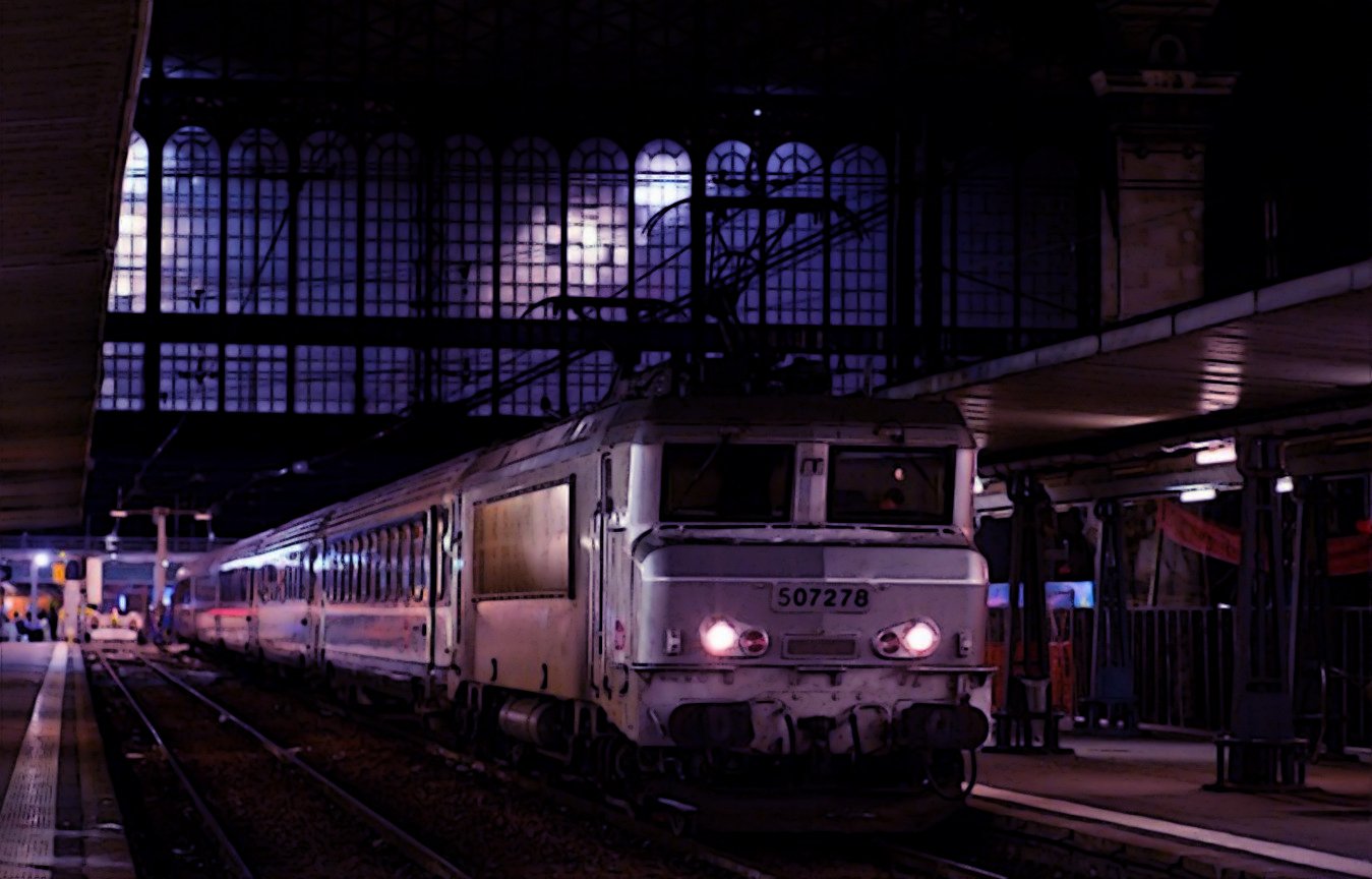 Paris Gare dAusterlitz night platform.jpg