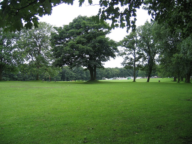 Woodhouse Moor Park Leeds day.jpg