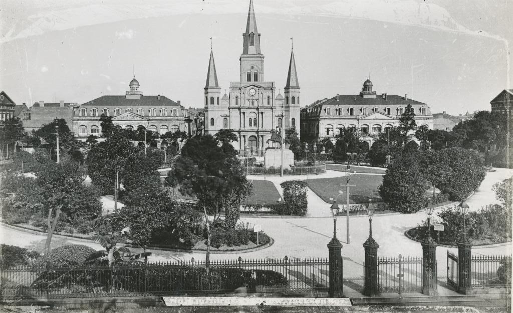 Jackson Square w Cathedral & Cabildo & Presbytère circa 1900.jpg