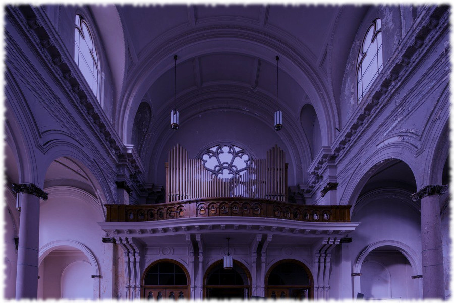 SoSc2 - center nave facing street + organ.jpg