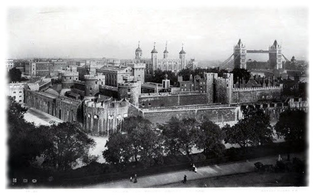 Tower of London 1900.jpg