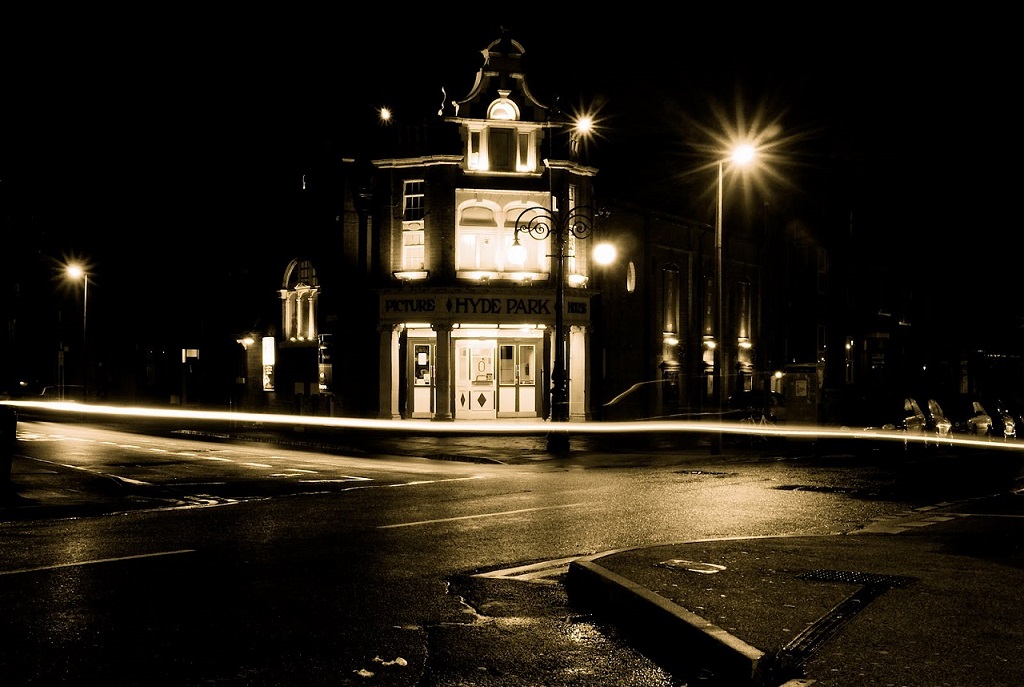 Hyde Park Picture House dark night Leeds.JPG