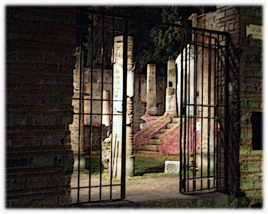 Gates of the Tempio di Iside.jpg