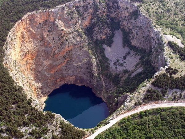 Sinkhole of the Golden Gauntlet.jpg