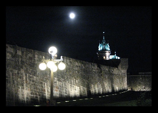 Night ramparts of quebec city.JPG