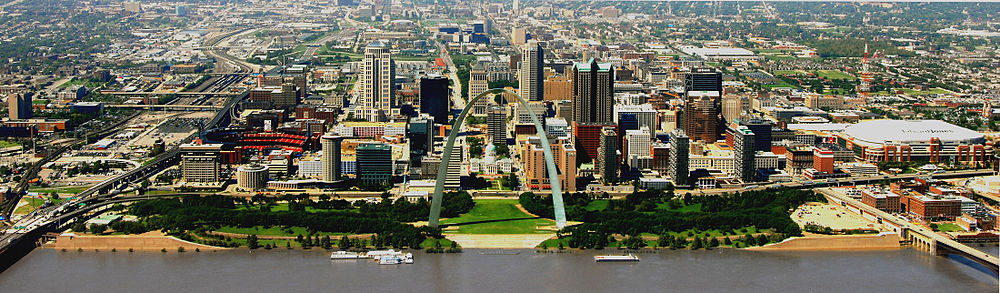 1000px-St. Louis skyline September 2008.jpg