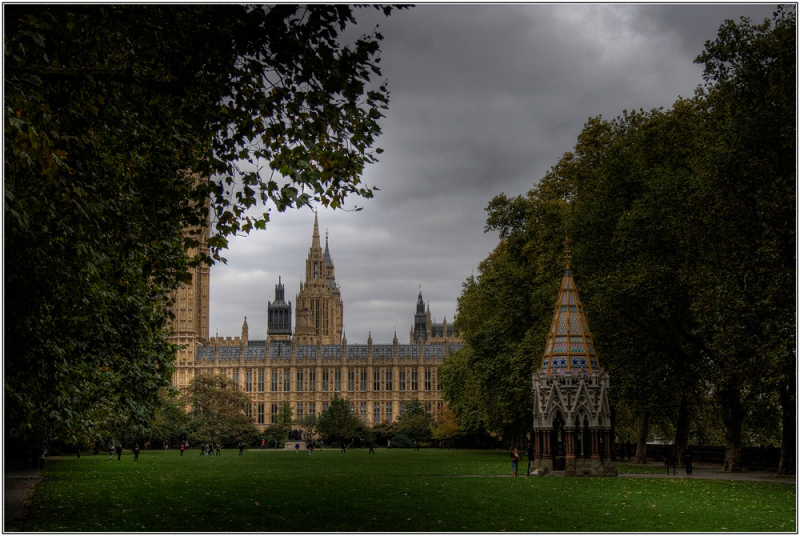 File:Victoria-tower-gardens-park.png