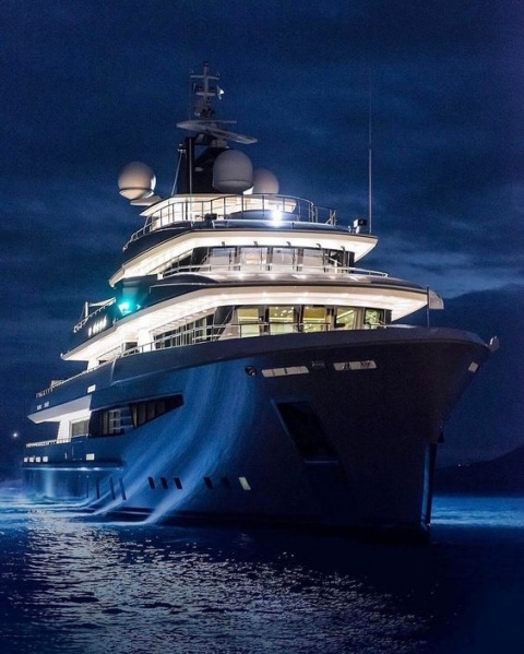 File:Yacht Revenge 2.jpg