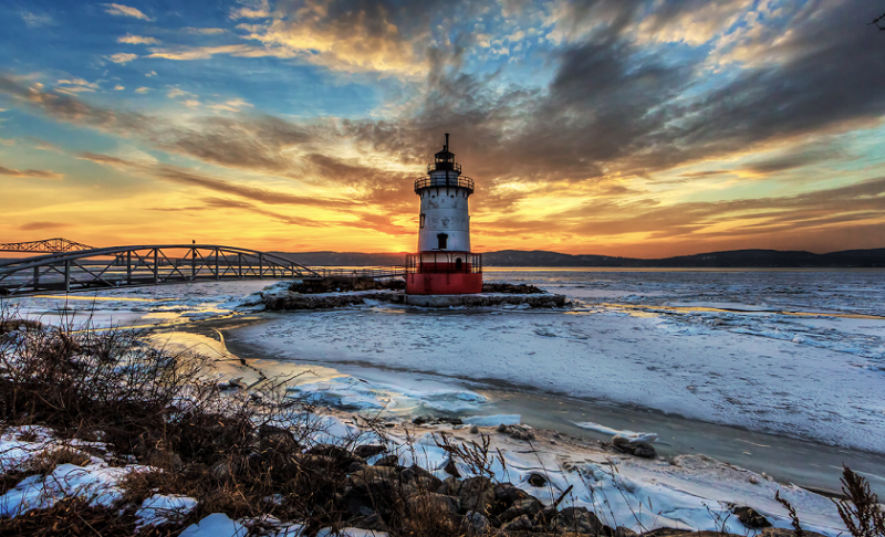 File:Tarrytown lighthouse twilight.png
