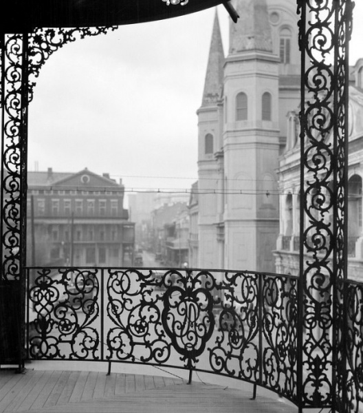 File:Pontalba-buildings-New-Orleans-1920s.jpg