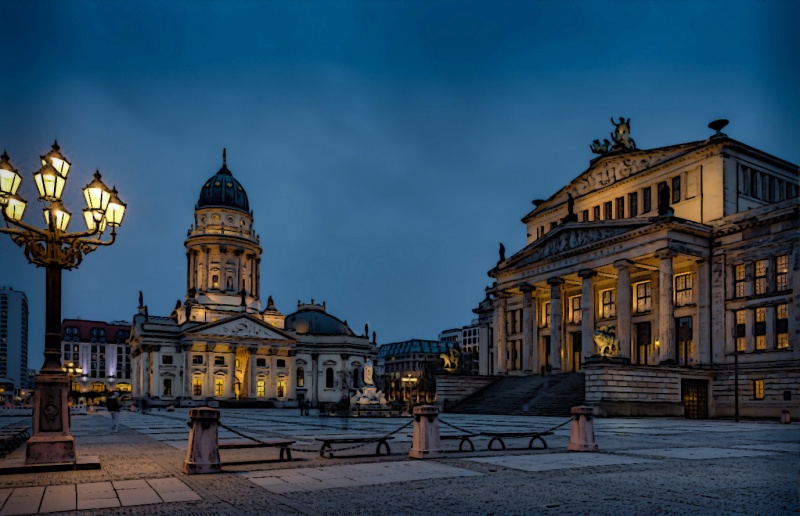 File:Berlin Gendarmenmarkt.jpg