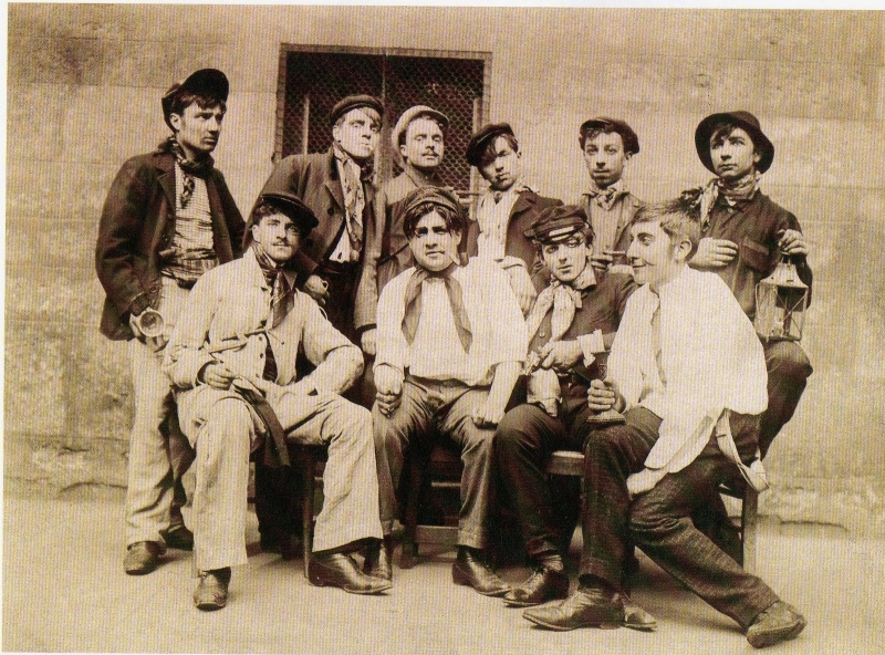 File:Apachesofparis.jpg