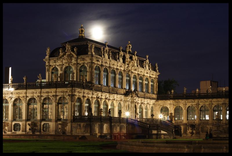 File:Zwinger palace at night.png