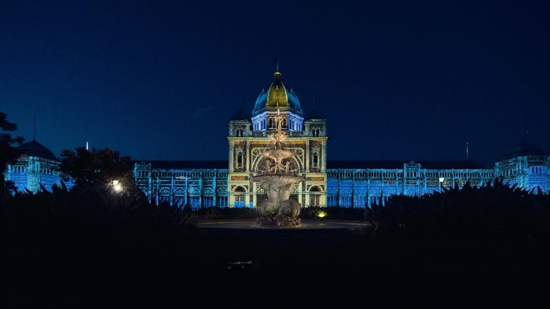 File:Melbourne Museum night.jpg