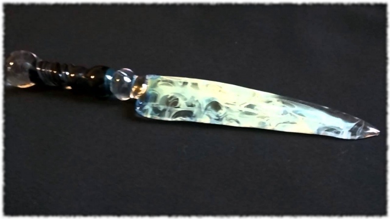File:Glass Knife.jpg