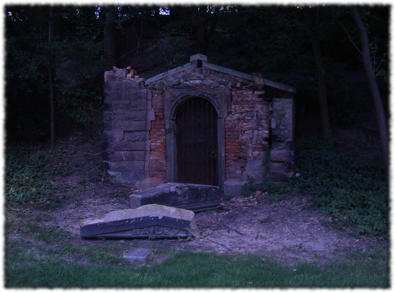 File:Bailey Mausoleum.jpg