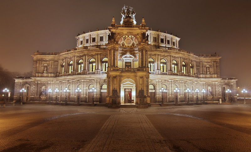 File:Semperoper Dresden at night.png