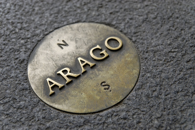 File:Medaillon Arago97A.jpg